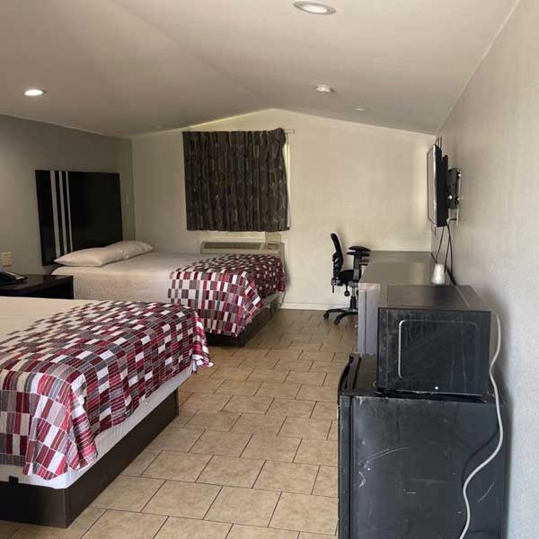 Safari Inn Motel 2 Bed Room