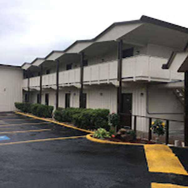 Safari Inn Motel Exterior