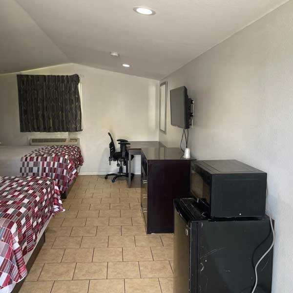 Safari Inn Motel 2 Bed Room